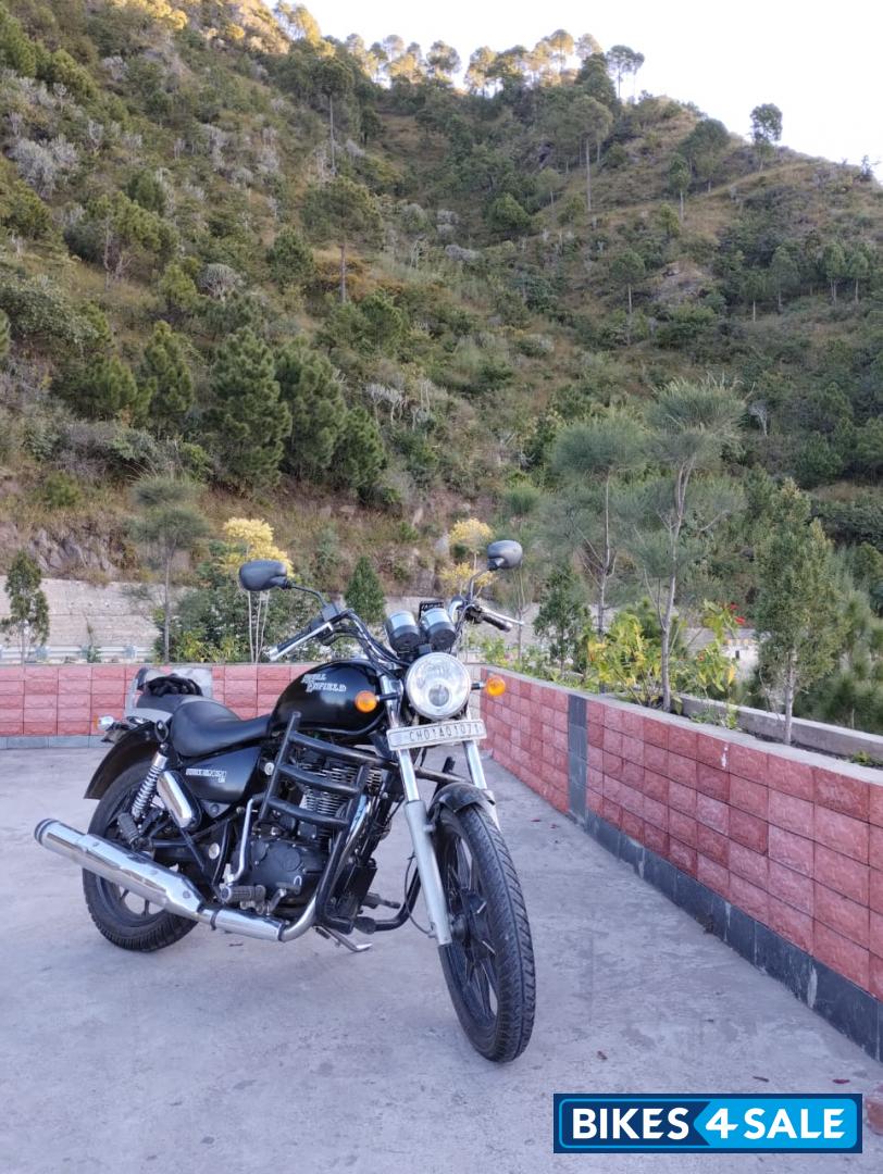 Black Royal Enfield Thunderbird 500 Black Royal Enfield Thunderbird 500