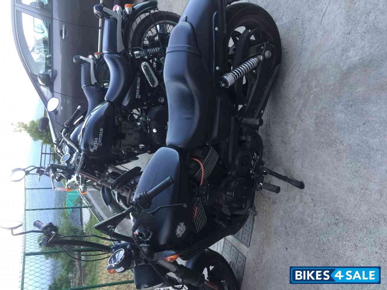 Black Royal Enfield Thunderbird 500 Black Royal Enfield Thunderbird 500