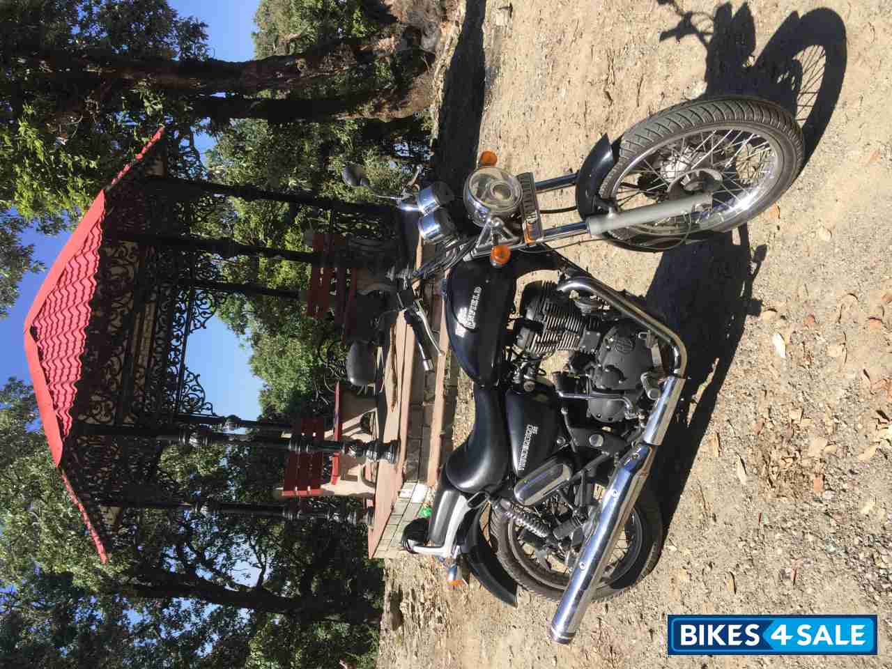 Black Royal Enfield Thunderbird 500 Black Royal Enfield Thunderbird 500