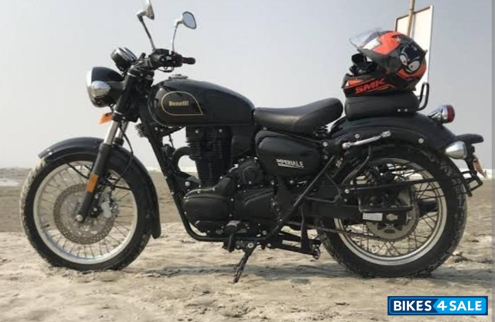 Black Benelli Imperiale 400 BS6