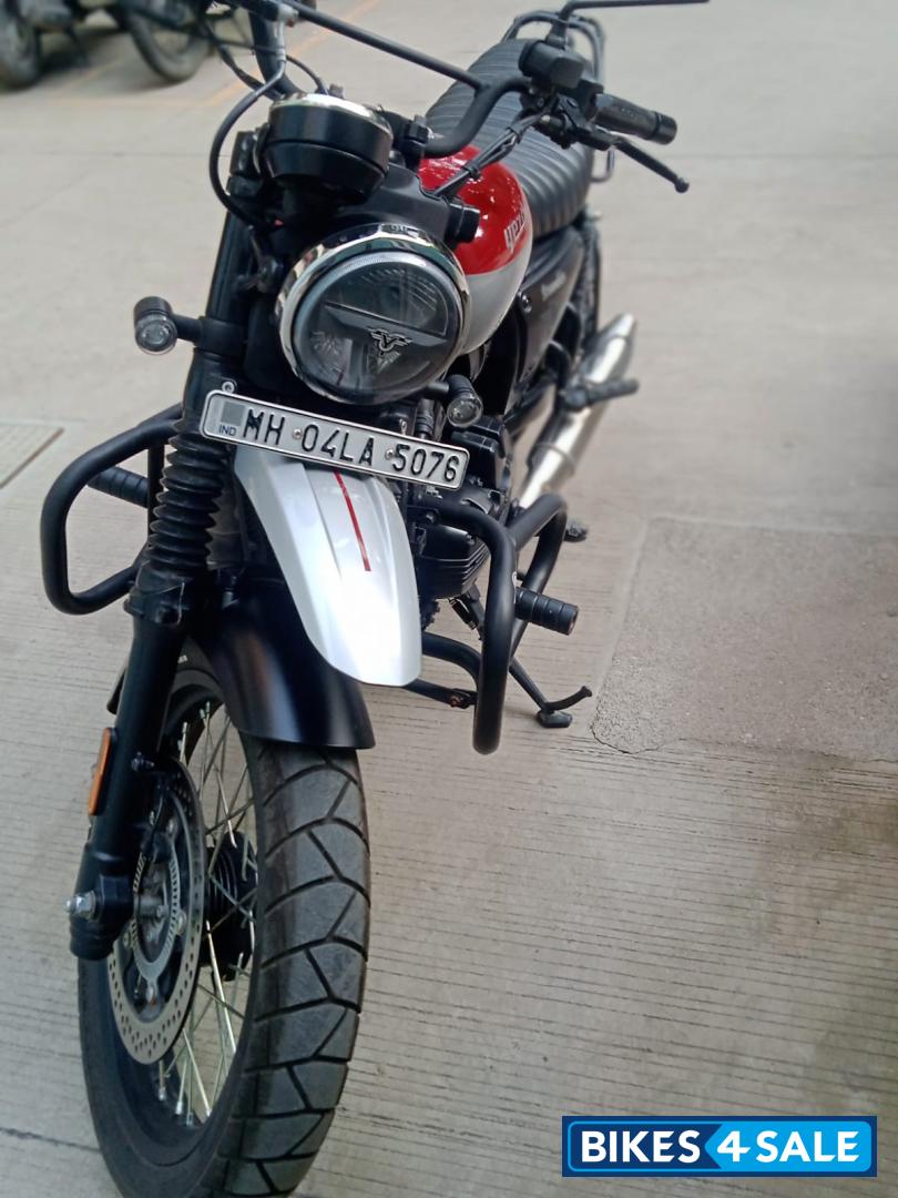 Yezdi Scrambler Dual Tone