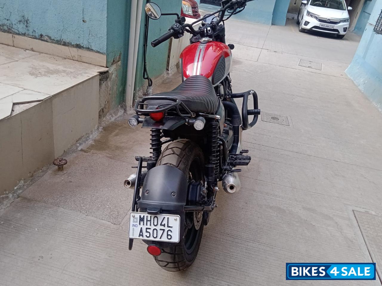 Yezdi Scrambler Dual Tone