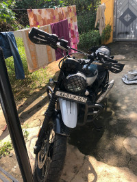 Yezdi Scrambler Dual Tone