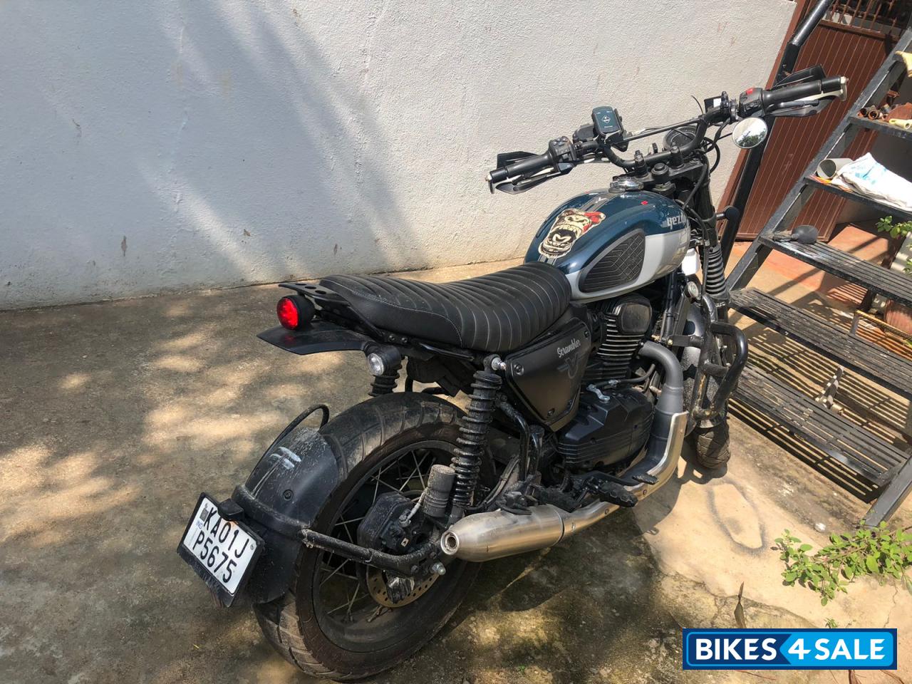 Yezdi Scrambler Dual Tone Yezdi Scrambler Dual Tone