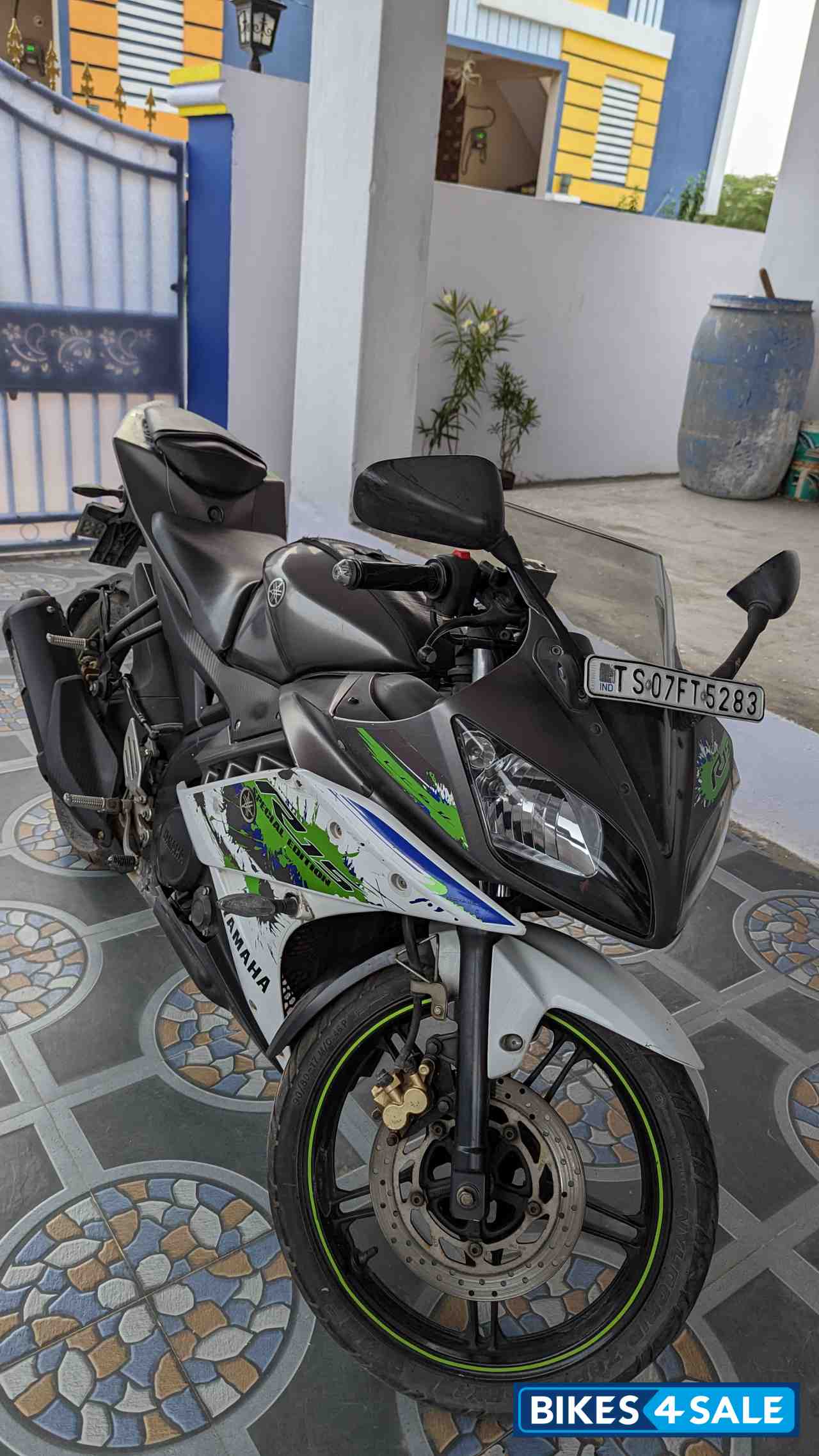 Grey Color Special Edition Yamaha YZF R15 v2 special edition