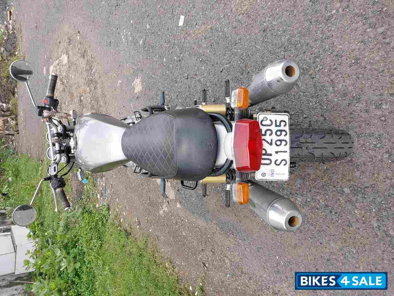 Silver Royal Enfield Interceptor 650 Twin Silver Royal Enfield Interceptor 650 Twin