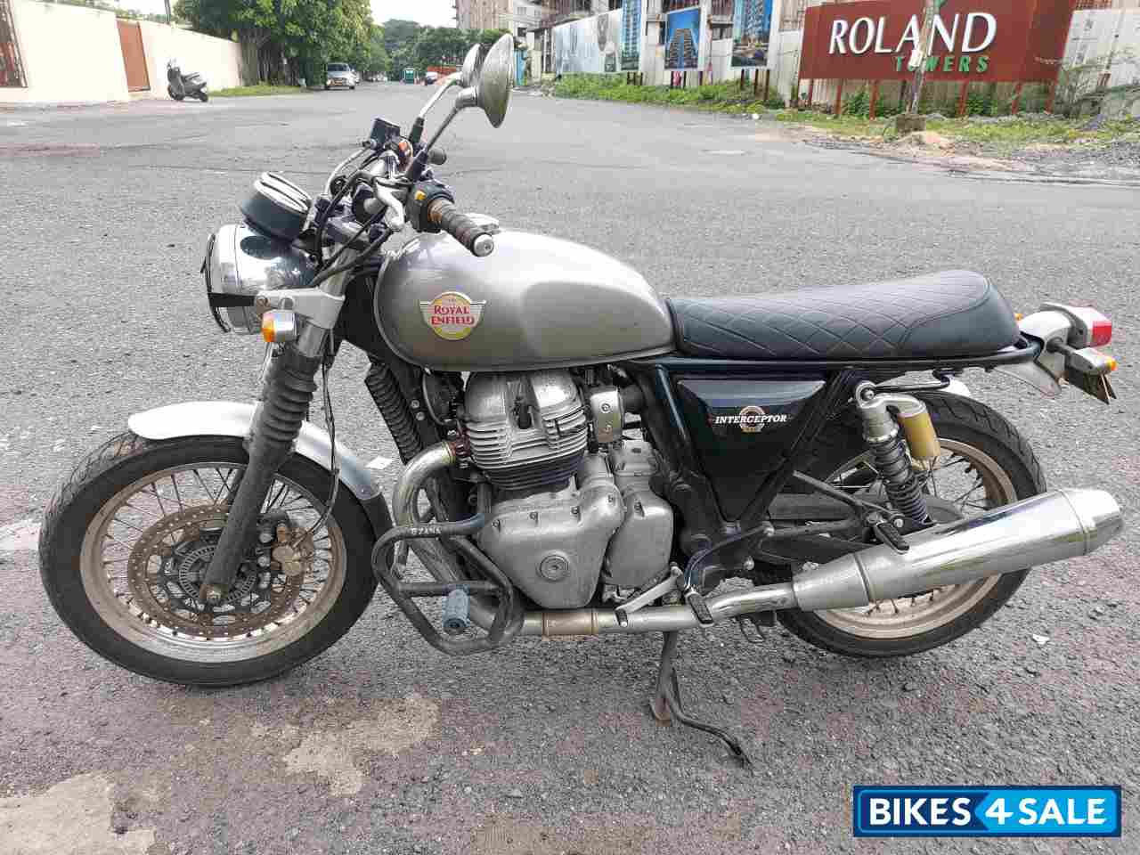 Silver Royal Enfield Interceptor 650 Twin Silver Royal Enfield Interceptor 650 Twin