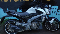 White Bajaj Dominar 400 Disc