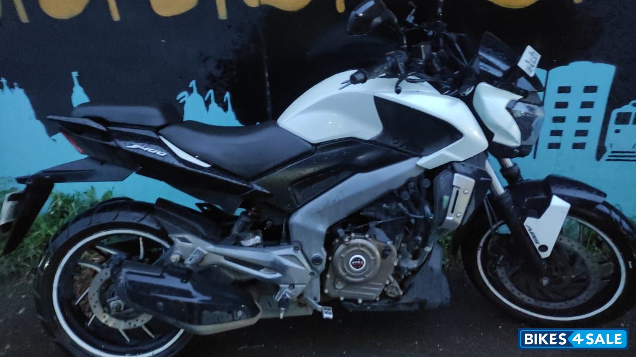 White Bajaj Dominar 400 Disc