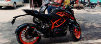 Black KTM Duke 250 2022