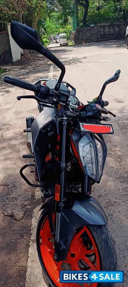 Black KTM Duke 250 2022
