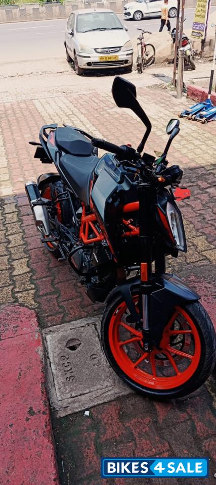 Black KTM Duke 250 2022