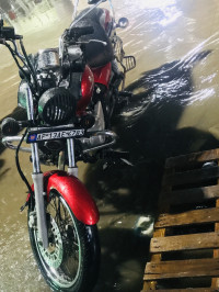 Red Bajaj Avenger 220 DTS-i