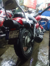 Red Bajaj Avenger 220 DTS-i