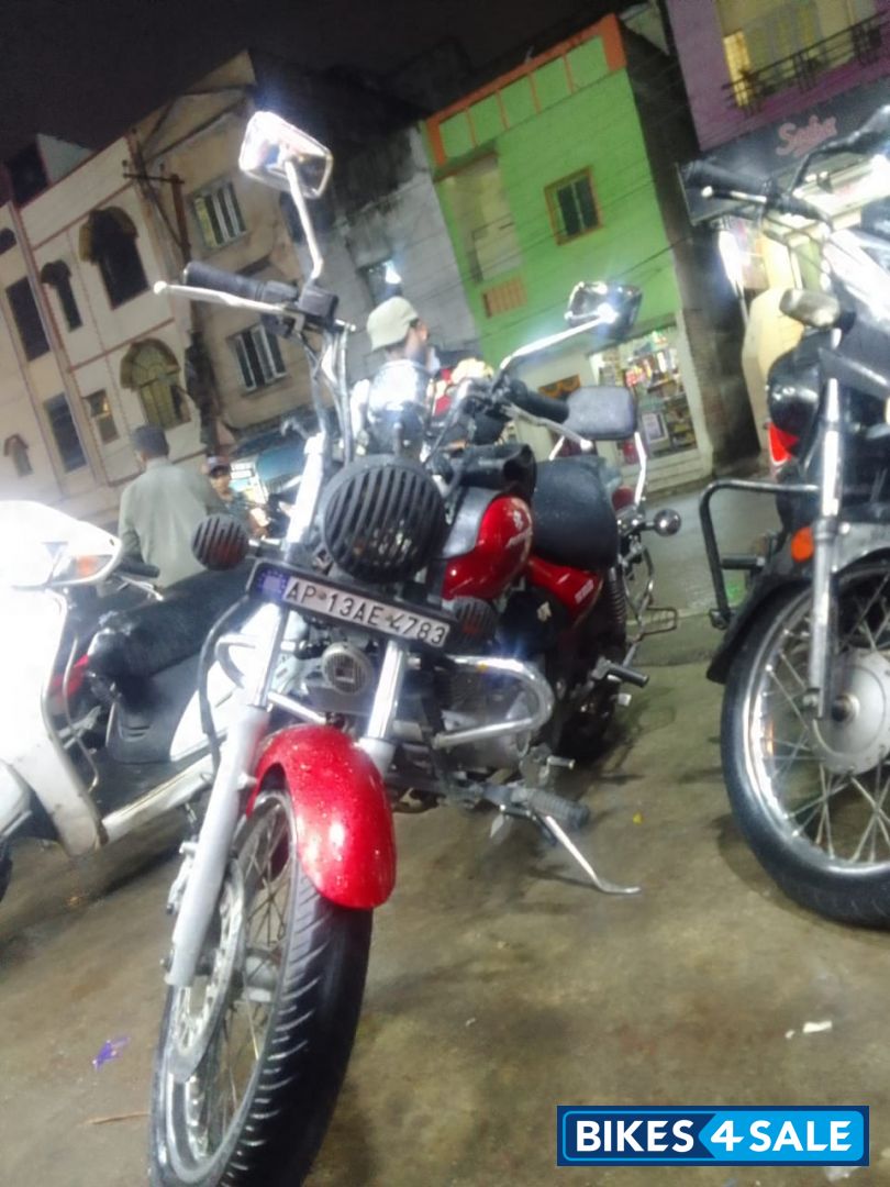 Red Bajaj Avenger 220 DTS-i