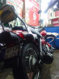 Red Bajaj Avenger 220 DTS-i
