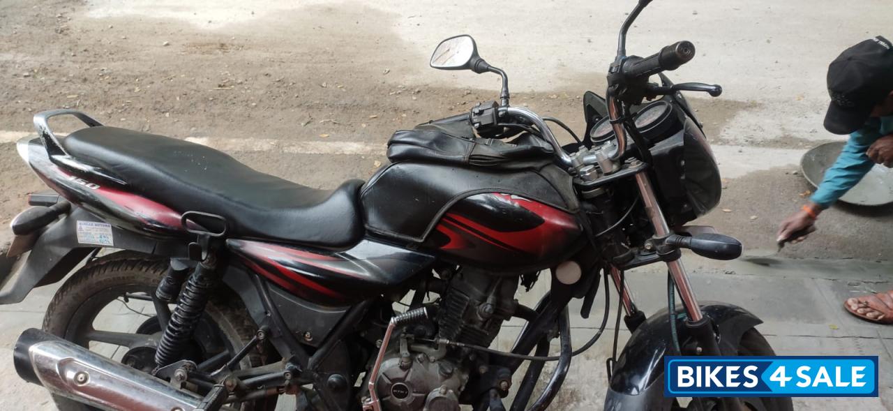 Red Bajaj Discover 150