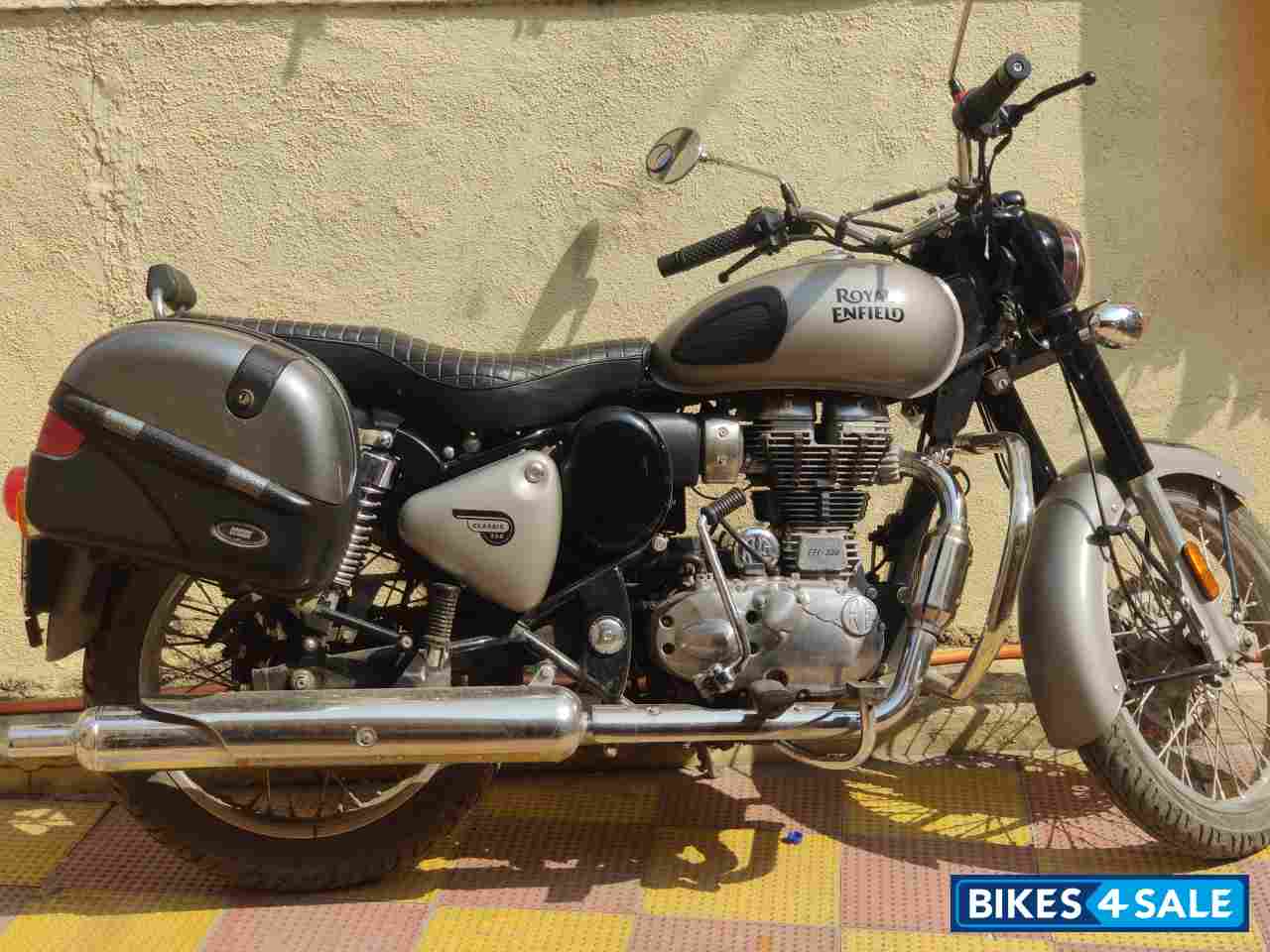 Gunmetal Grey Royal Enfield Classic Gunmetal Grey