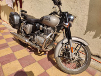 Gunmetal Grey Royal Enfield Classic Gunmetal Grey