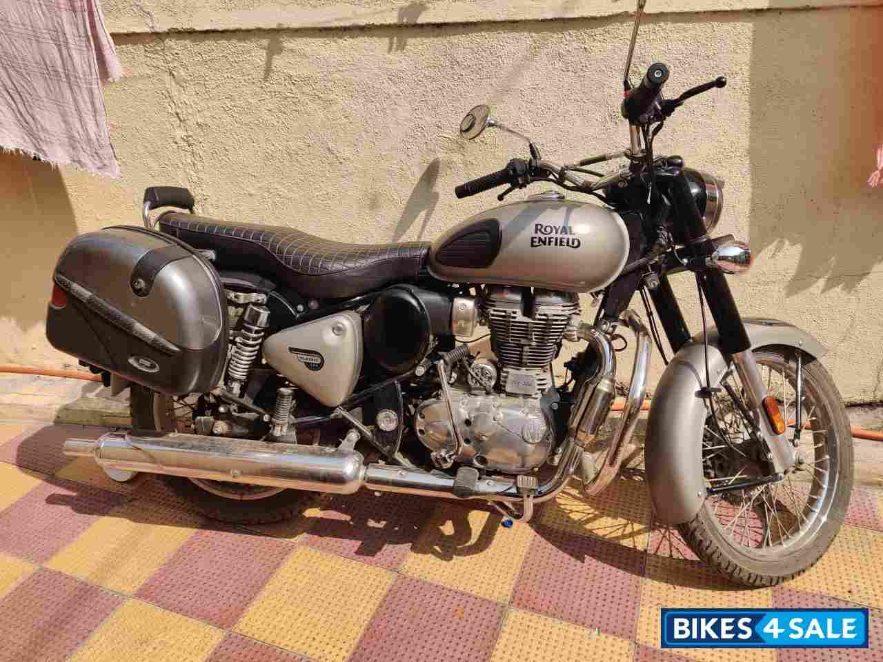 Gunmetal Grey Royal Enfield Classic Gunmetal Grey