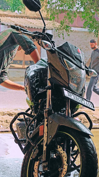 Gray Honda CB Hornet 160R