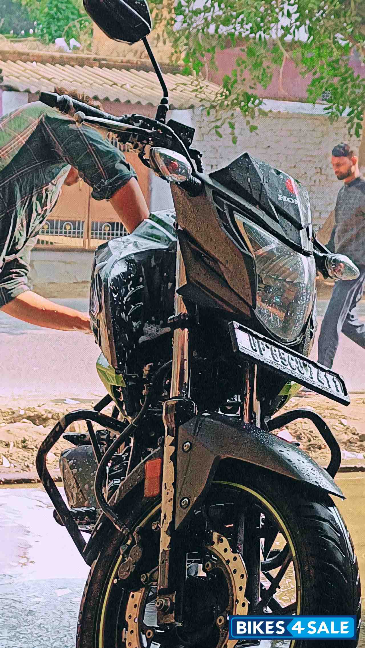 Gray Honda CB Hornet 160R