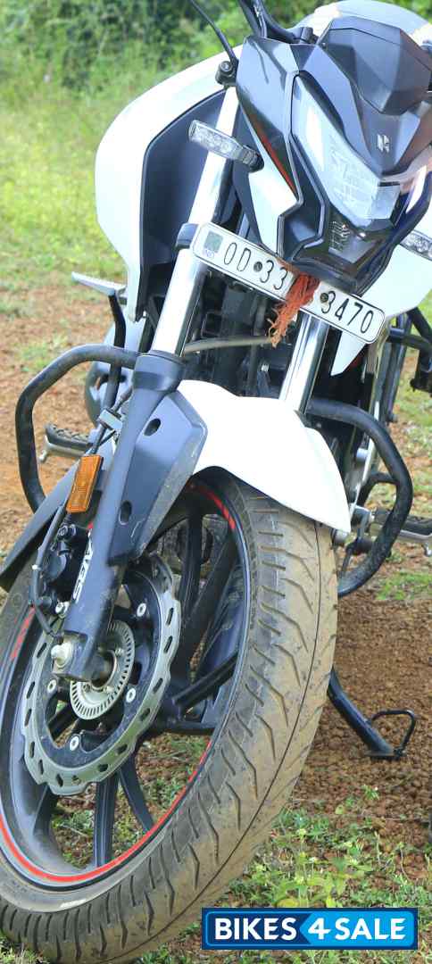 White Hero Xtreme 160R