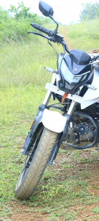 White Hero Xtreme 160R