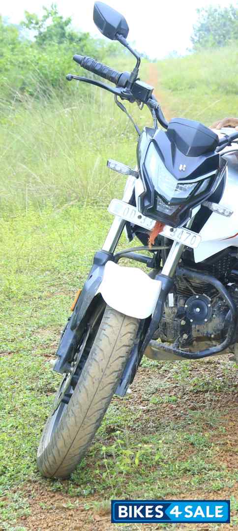White Hero Xtreme 160R