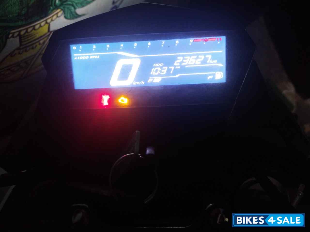 White Hero Xtreme 160R