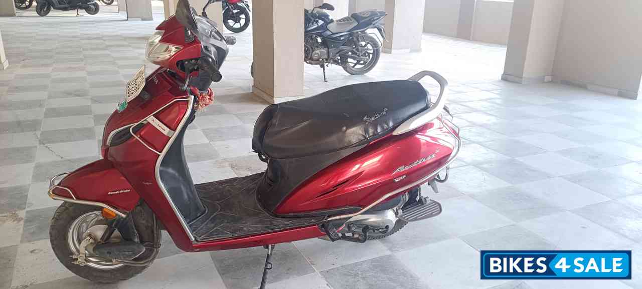 Spartan Red Honda Activa 5G