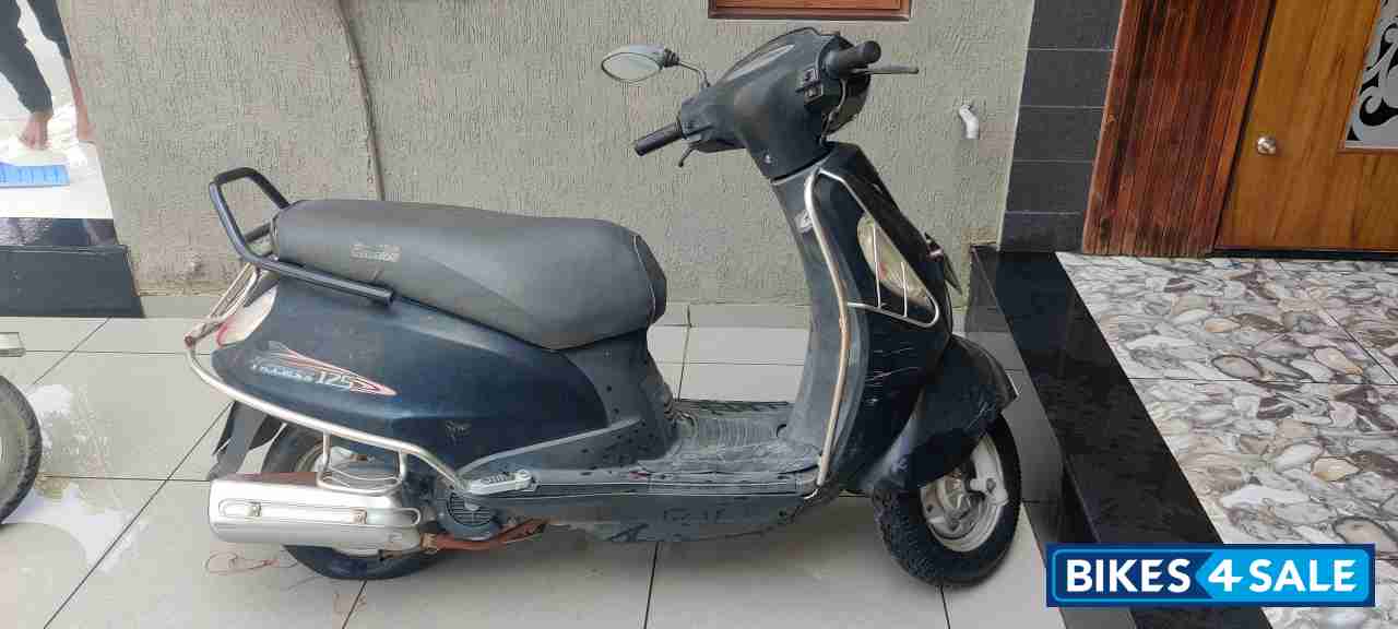 Black Suzuki Access 125