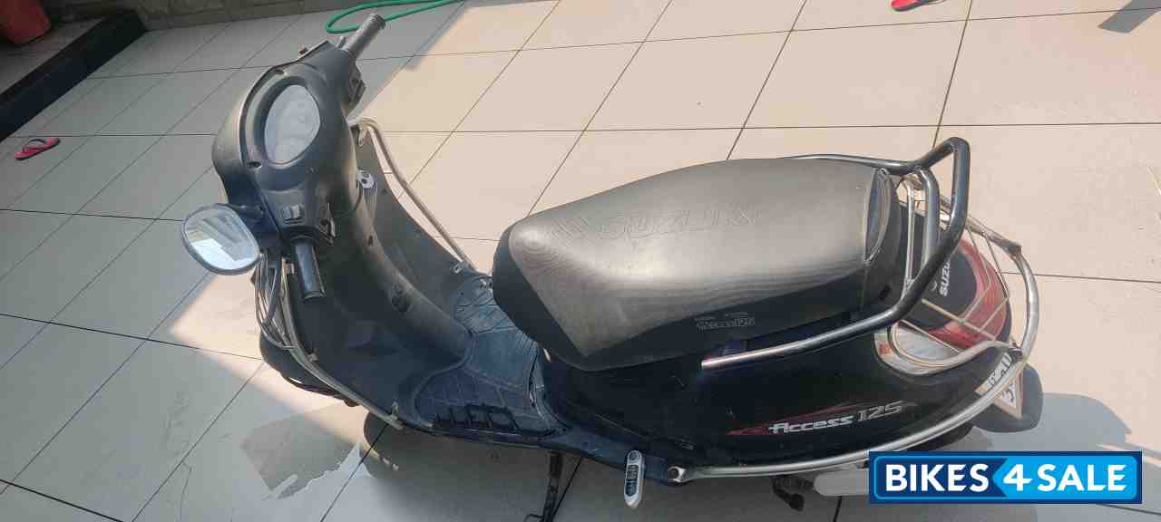Black Suzuki Access 125