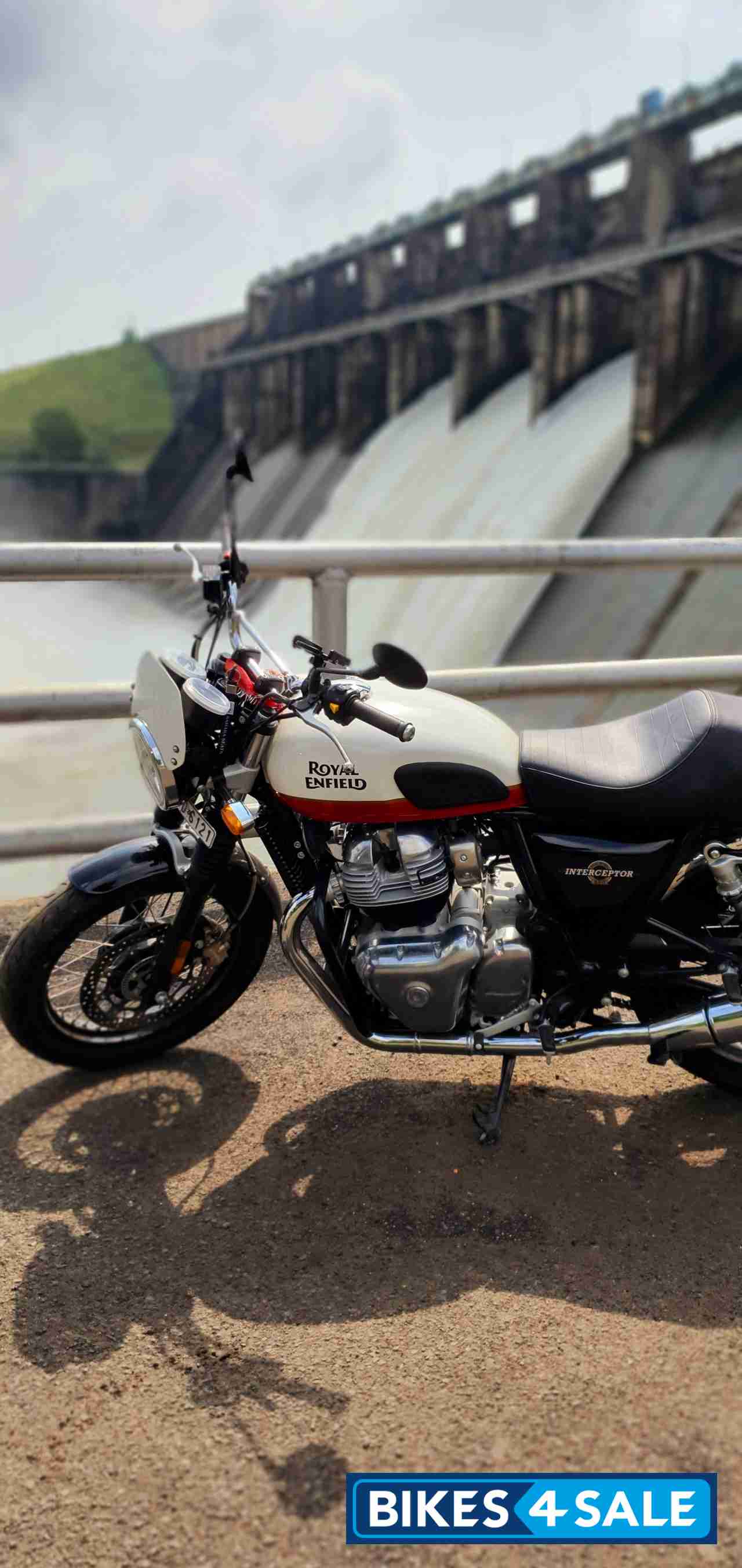 White Royal Enfield Interceptor 650 Twin