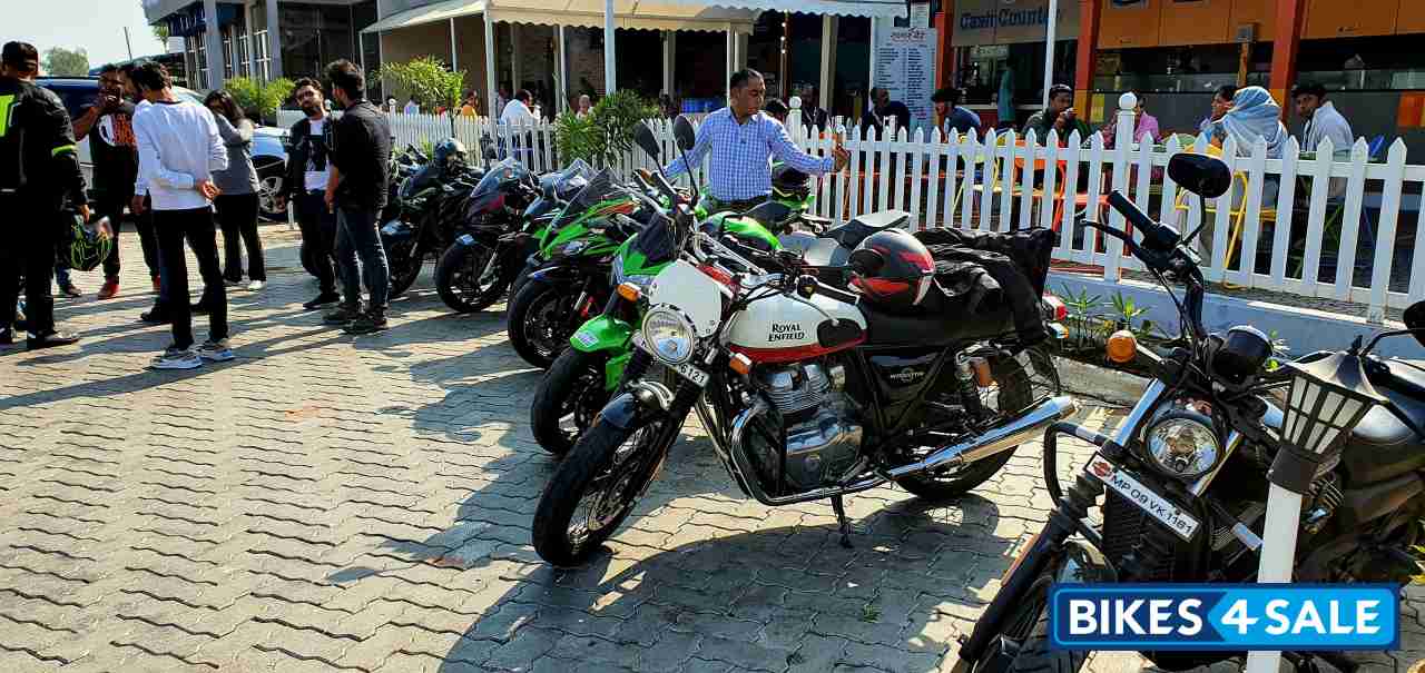 White Royal Enfield Interceptor 650 Twin