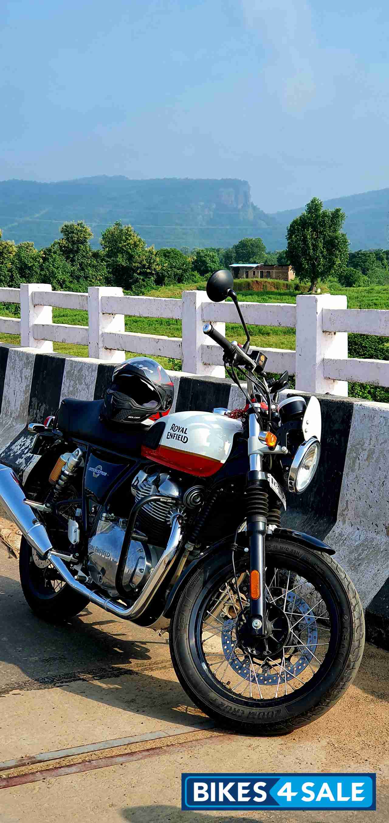 White Royal Enfield Interceptor 650 Twin