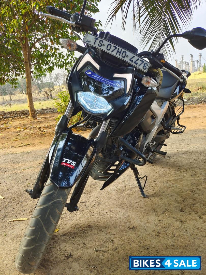 Black TVS Apache RTR 160 4V BS6