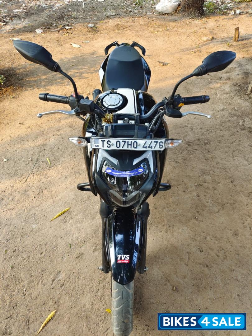 Black TVS Apache RTR 160 4V BS6