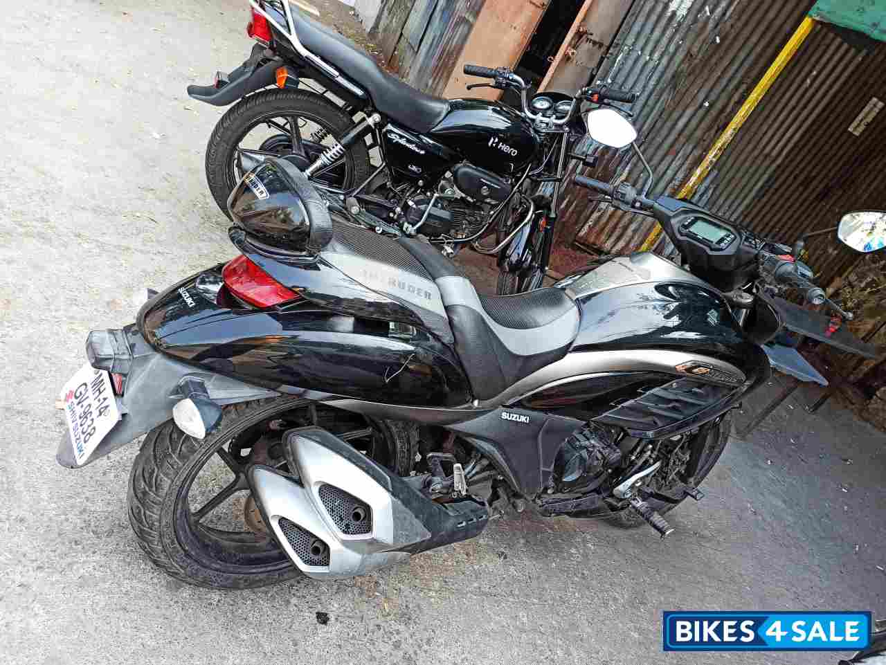 Black Suzuki Intruder 150 FI