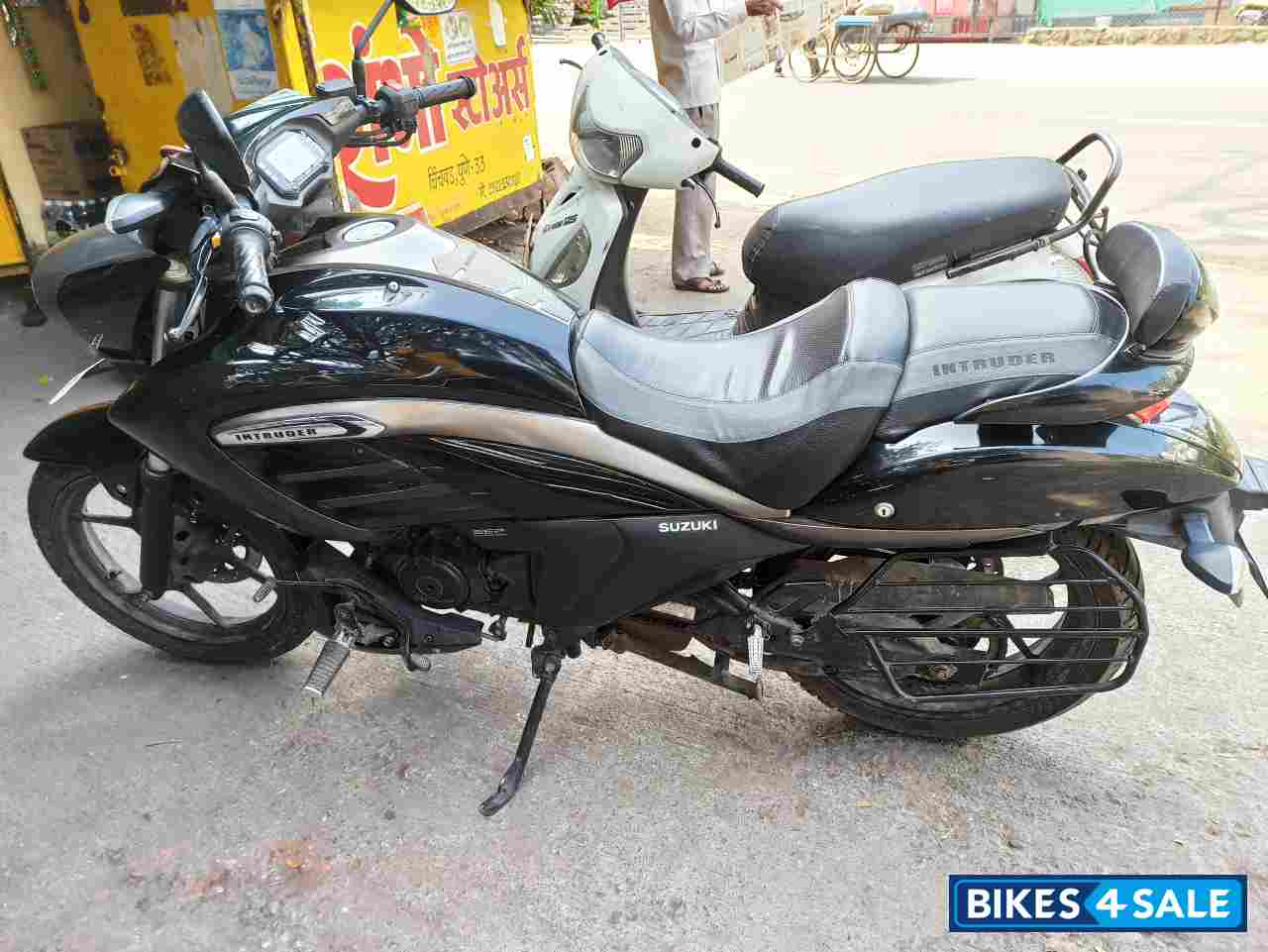 Black Suzuki Intruder 150 FI