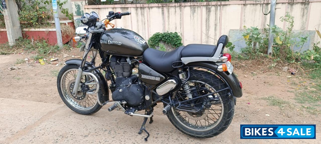 Black Royal Enfield Thunderbird 350