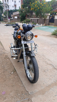 Black Royal Enfield Thunderbird 350