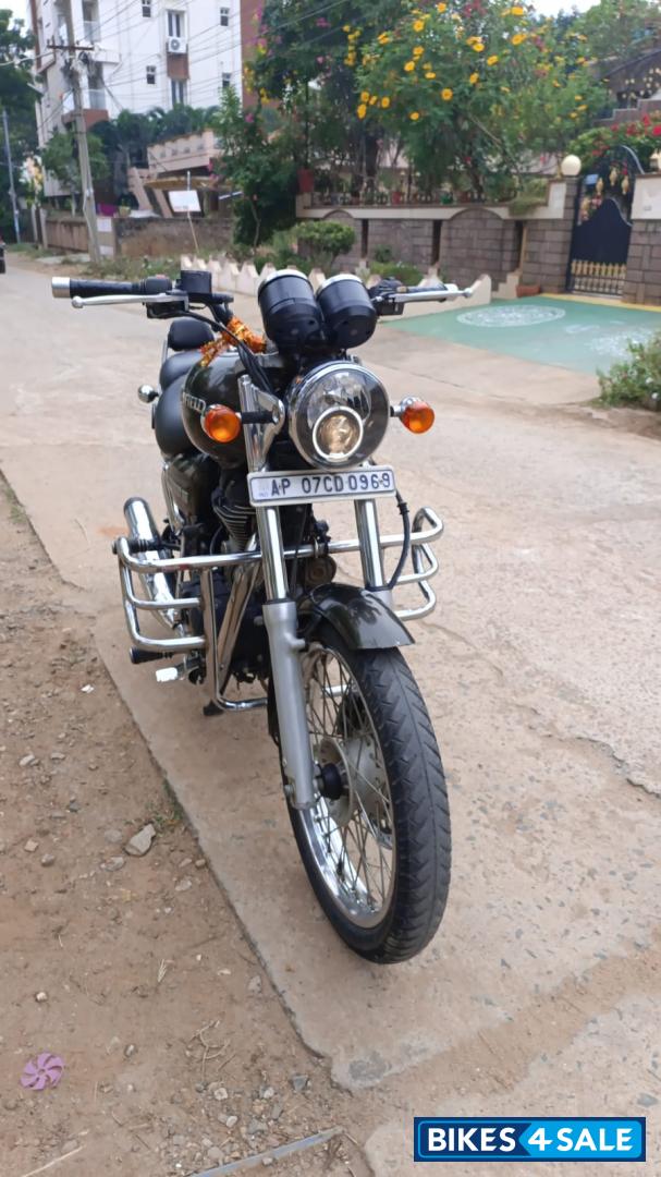 Black Royal Enfield Thunderbird 350