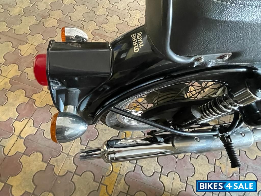 Black Royal Enfield Bullet 350