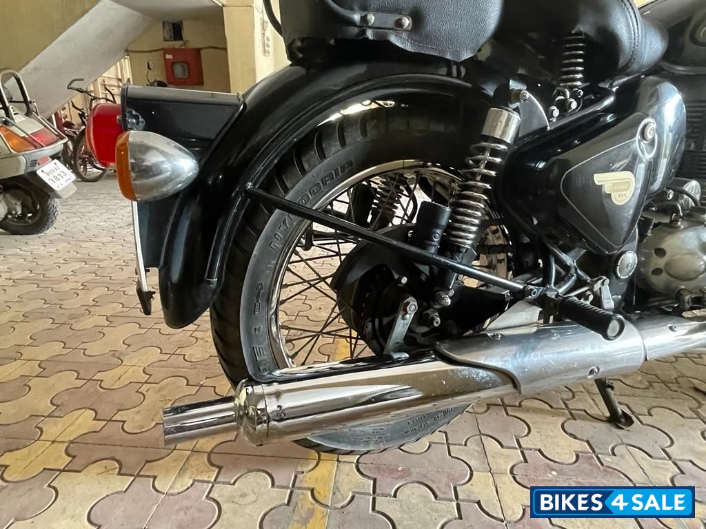 Black Royal Enfield Bullet 350