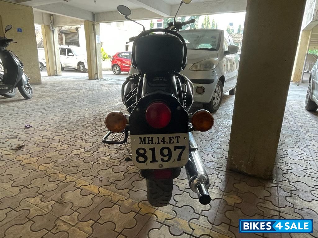Black Royal Enfield Bullet 350