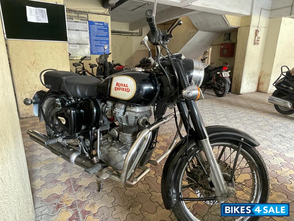 Black Royal Enfield Bullet 350