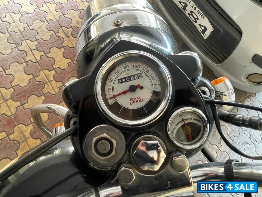 Black Royal Enfield Bullet 350