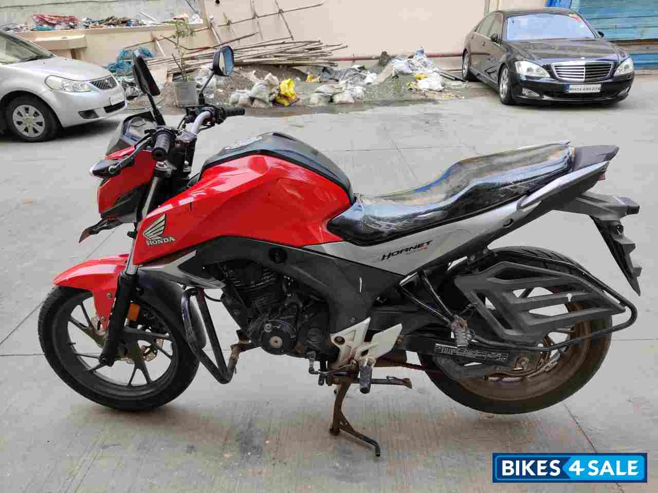 Red Honda CB Hornet 160R