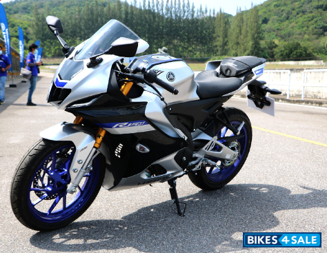 Yamaha R15M